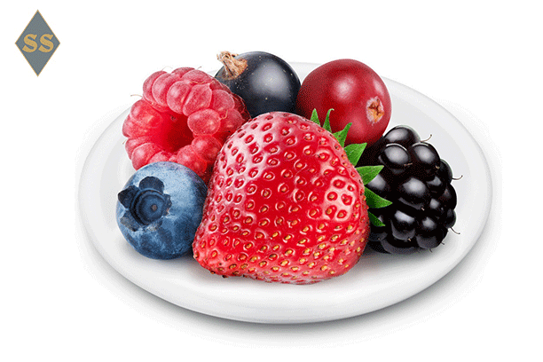 Тарелка с разными ягодами